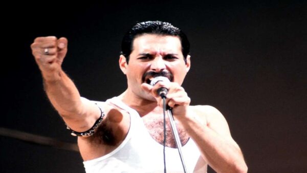 Před domem čekali fotografové jako supi. Mary Austinová poprvé popsala poslední hodiny života Freddieho Mercuryho