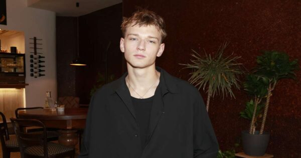 David Gránský není jediným talentem rodiny. Mladší bratr Tomas září před kamerou i za mikrofonem