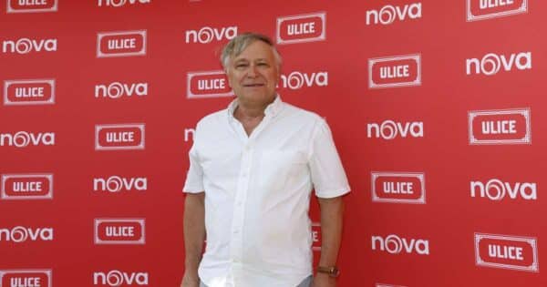 Antonín Procházka alias Petr Kaštan z Ulice má doma o 22 let mladší manželku. Společně přivedli na svět dceru Viktorii