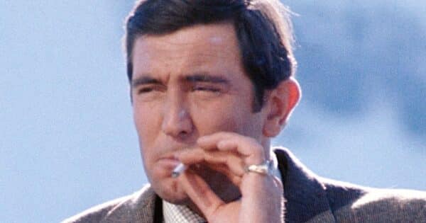 Bond, který odchází příliš brzy: Lazenby bojuje s demencí, nového agenta 007 zatím svět marně vyhlíží