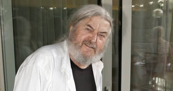 Jak bydlí František Ringo Čech: Po rozchodu s manželkou žije sám v krásném srubu, samotou ale netrpí