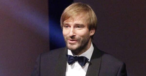 Adam Vojtěch o roli otce: „Snažím se chodit domů v rozumnou dobu, abych děti ještě viděl.“ Teď ukázal vzácný rodinný snímek