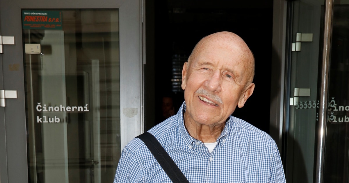 Petr Nárožný se dlouho nemohl smířit s tím, že si jeho syn našel přítele. Sám žije v klasickém manželství přes 50 let