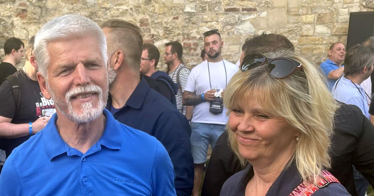 Prezident na pivo i se psem: Petr Pavel se stále rád vrací domů na vesnici, kde působí jako běžný občan