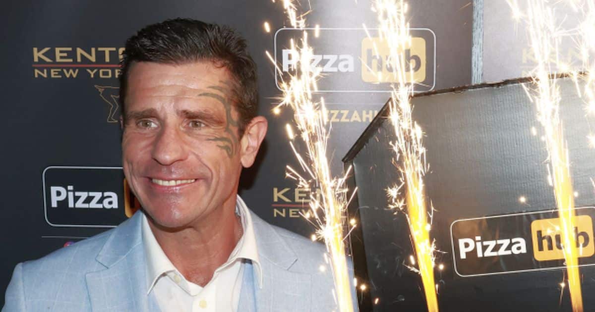 Forrest Rosenberg je celý táta. Robert ale podotkl, 18letého hocha ženy nezajímají