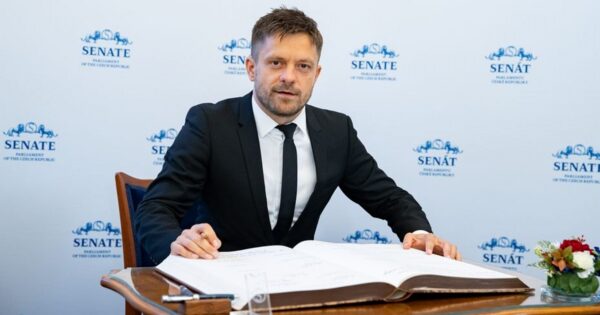 Jiří Mádl se nebojí říct svůj politický názor nahlas: Lidé ho po jeho proslovu přirovnali k Václavu Havlovi