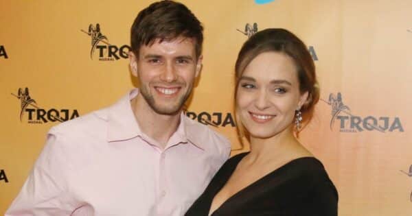 Sympaťák z Ulice má vedle sebe půvabnou blondýnku. Ondřej Havel, hrdý táta dvojčat, s oblibou ukazuje realitu rodičovství