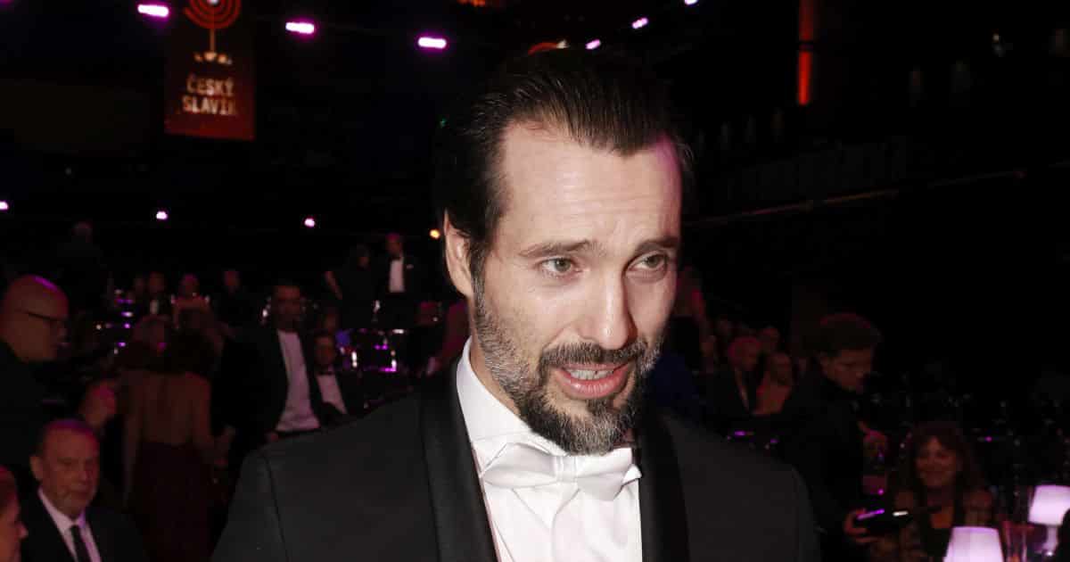 Vlastníma rukama a za pár korun: Václav Noid Bárta si koupil chalupu, kde trávil dětství, a pustil se do rekonstrukce svépomocí