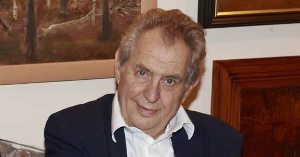 Miloš Zeman promluvil o svém zdraví a nechal se hospitalizovat v nemocnici. Operace byla nutná