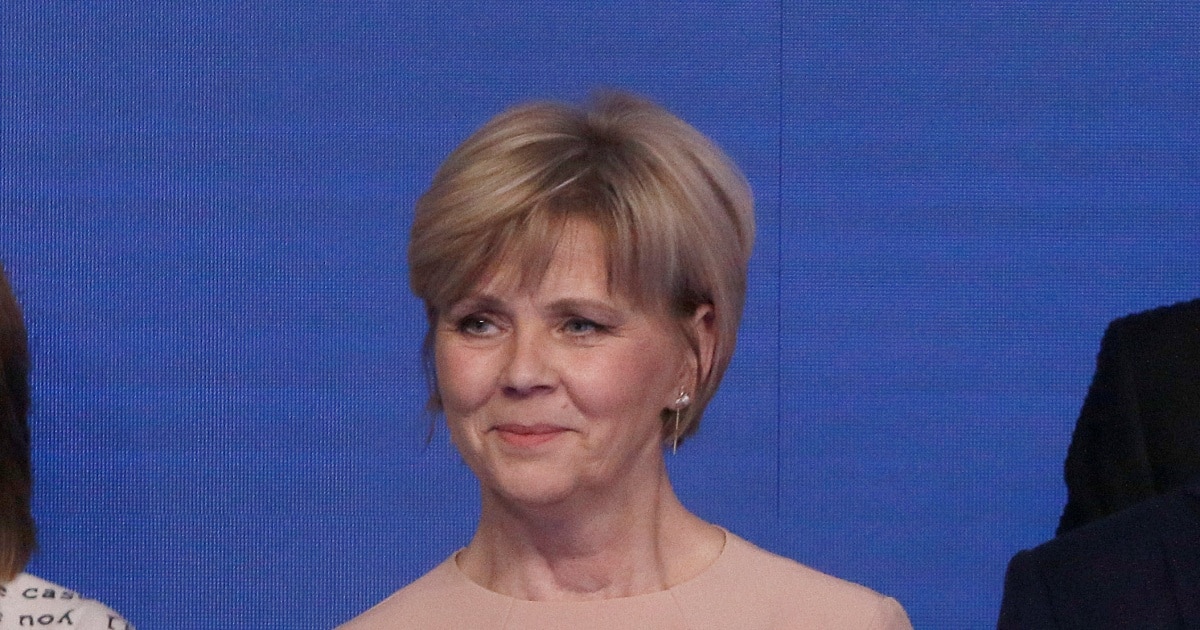 Jako v pracovní zástěře? Eva Pavlová čelí kritice kvůli kostkovaným šatům, oblékla je potřetí v řadě