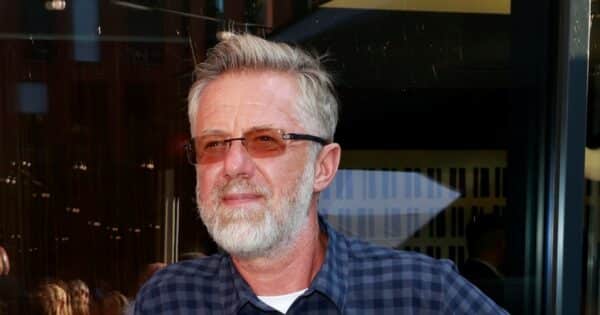 Jiří Langmajer má doma speciální místo pro svoje aktivity. Na zahradě mu stojí domek „jen pro chlapy“