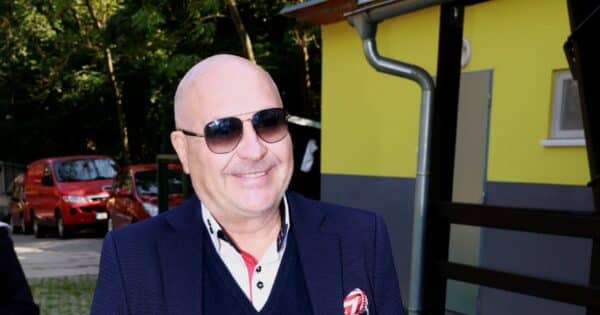 Jak bydlí Michal David: Už 30 let se nehnul ze svého domu v Křeslicích. Má vlastní pánský klub i nahrávací studio