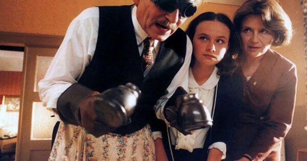 12 let bydlela v domě sama, pak odešla. Vášáryová z Pelíšků se přestěhovala do paláce, ve kterém žila šlechta