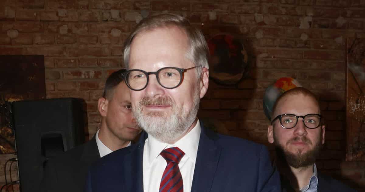 Dojatý Petr Fiala: Jeho manželka poprvé vystoupila a promluvila k lidem. Především chtěla poděkovat