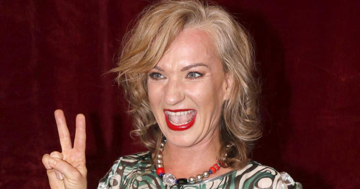 Sandra Pogodová se přes nevůli kadeřníka ostříhala nakrátko. Lidem se její proměna líbí