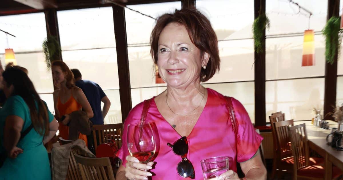 Románek s Milošem Zemanem a smrt dvou osudových partnerů: Kdo je Ilona Svobodová mimo kamery