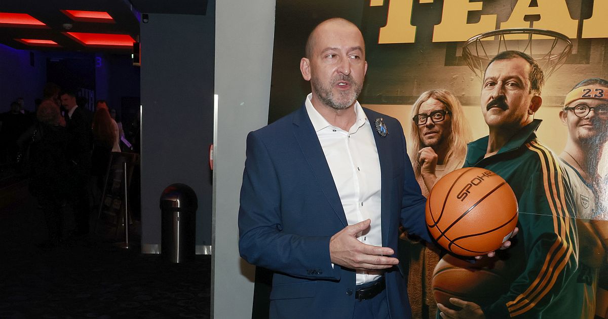 Utajená dcera Martina Hoffmana si buduje slávu po svém. Za svou hudbu získala Anděla a reprezentovala ČR i v Eurovizi