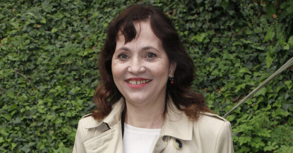 Alena Mihulová našla životní lásku na konkurzu, kde ji převlékli do podprsenky a do podvazků. „Panebože, tam sedí nějakej dědek a čumí,“ letělo jí hlavou