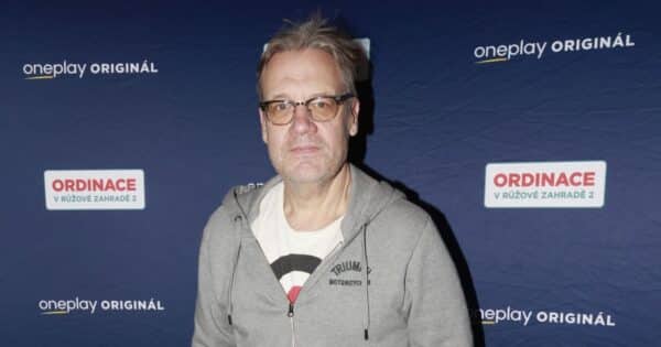 S kým žije David Matásek: Nakonec ho ulovila výrazně mladší blogerka, která se kvůli němu přestěhovala do Česka