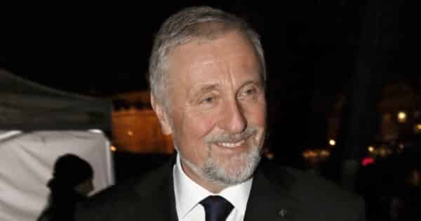 Mirek Topolánek vybudoval z chaty luxusní haciendu. Řeči o nedostupnosti bydlení pro mladé ho vytočily