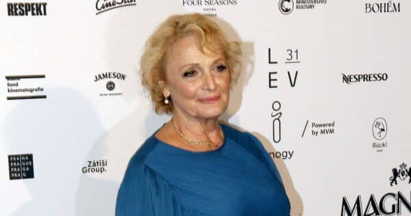 Regina Rázlová si splnila dětský sen: Ve Strančicích žije ve vile se zahradou jako z obrázku