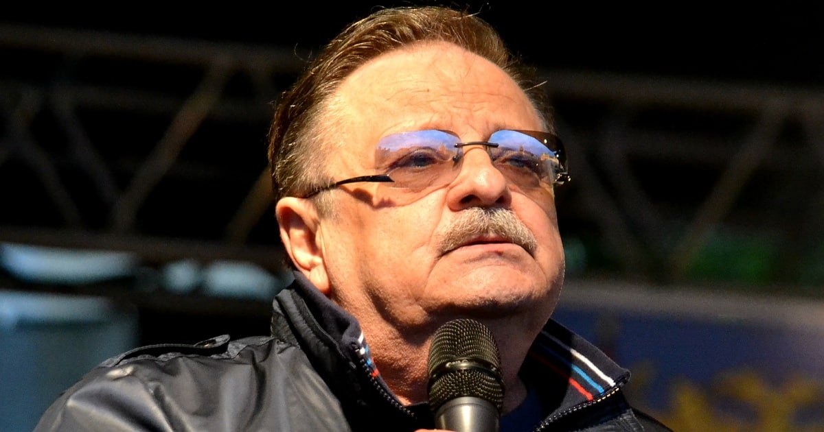 Jak bydlí Petr Spálený: Žádný luxus, jen krb, knihovna a 46 let s jednou ženou pod jednou střechou