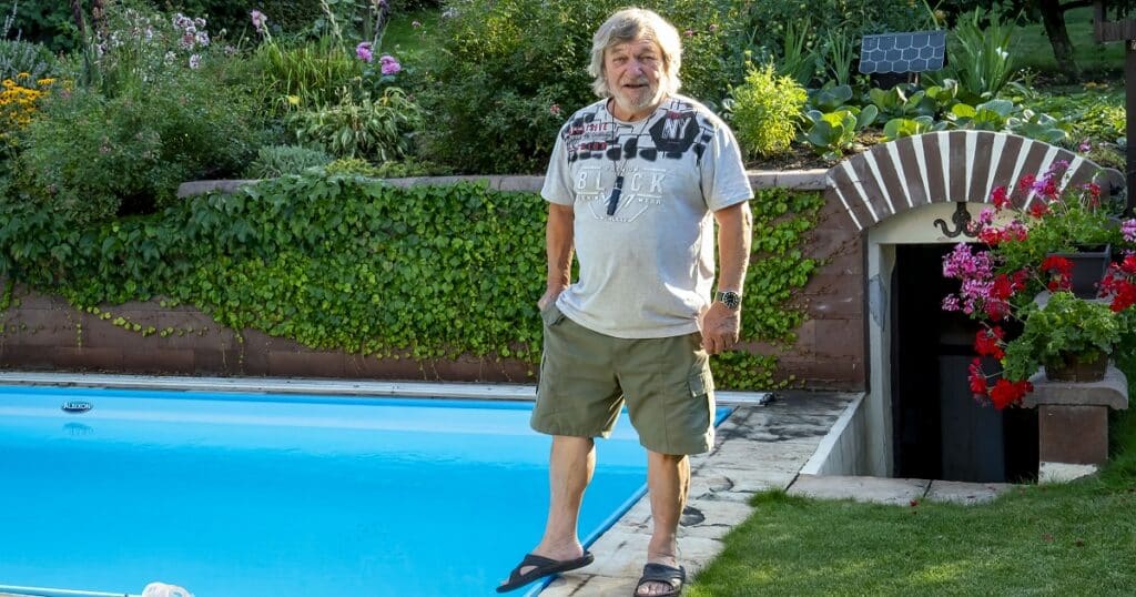 Roman Skamene u bazenu