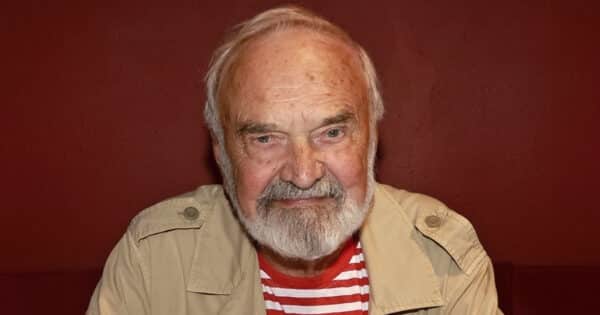 Svěrák se Smoljakem slyšeli příběh o výměně 4 bytů a ještě ten den začali psát. Takhle vznikl film Kulový blesk