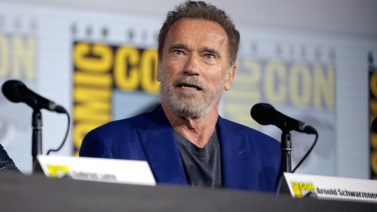 Léta ho tajil před světem, teď ho učil pózovat na pódiu. Schwarzeneggerův syn ovládl soutěž kulturistů