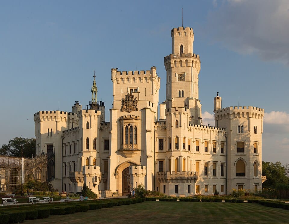 Česká republika má desítky hradů a zámků, ale jejich historie se plete i znalcům. Ověřte si, jestli víte, kdo kde sídlil a proč