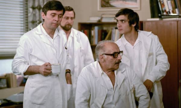 České seriály, které jste kdysi sledovali bez vynechání. Stačí pár popisů a ukáže se, co vám zůstalo