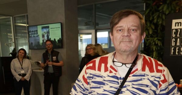 Odmítli ho na DAMU i na JAMU, tak se živil jako popelář. Cesta Petra Čtvrtníčka ke slávě byla trnitější, než si většina myslí