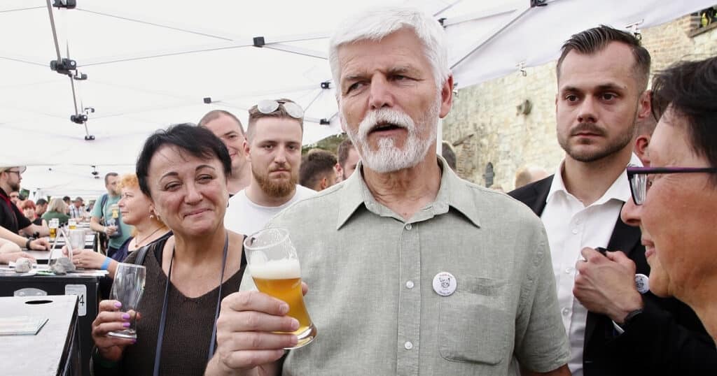 Prezident Petr Pavel s pivem
