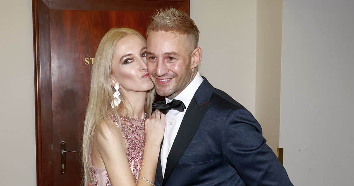 Kázal o autenticitě, sám se ale vyretušoval k nepoznání. Sámer Issa si uřízl ostudu, fanoušci ho přirovnali k umělé panence