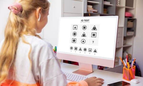 Logický kvíz prověří, jak rychle mozek najde vzorec tam, kde ho většina přehlédne. Zjistěte, jestli patříte k těm, kdo vidí řešení hned