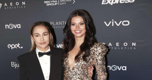 Mlejnková po rozchodu s Bendovou vyrazila do společnosti s exotickou brunetkou. Spolu vybraly i odvážné šaty