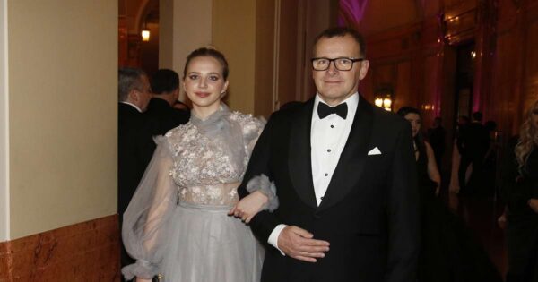 18 dětí se 14 ženami a pořád nekončí. Kollárova partnerka dostala za porod dvě luxusní auta
