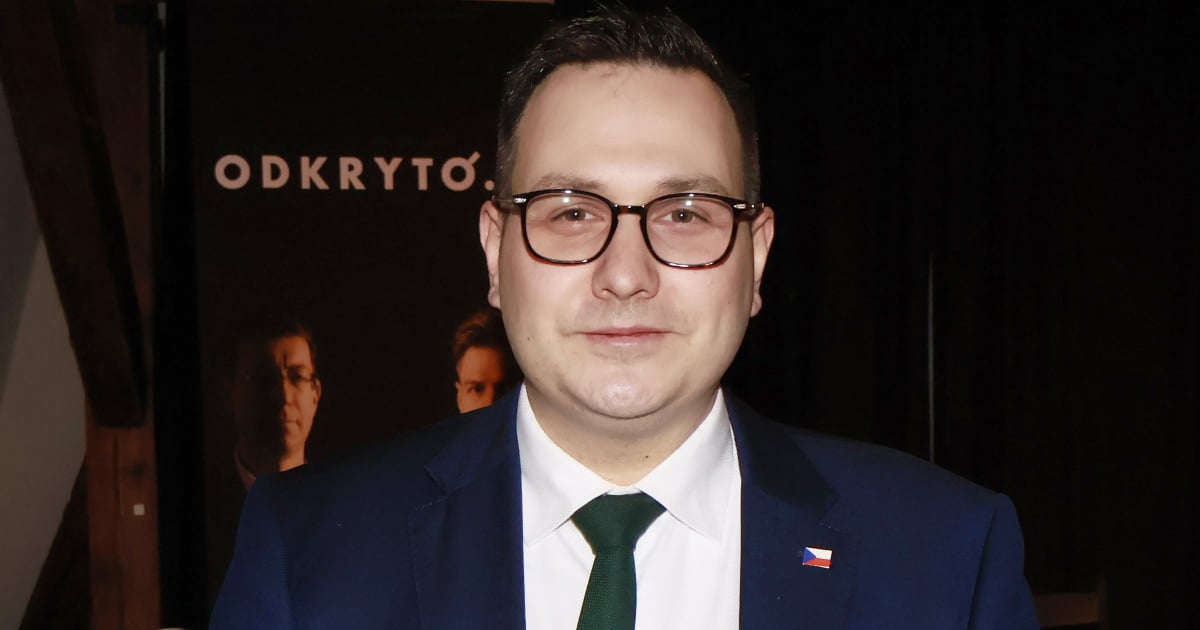 Stačila jedna fotka Jana Lipavského a internet se rozdělil. Kvůli novému účesu padaly posměšky i ostré soudy