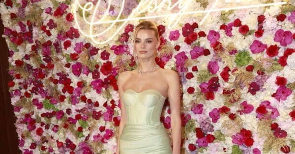 Za každý den jedna růže. Miss World Pyszková ukázala dar od partnera s miliardovým jměním, který jí zaplnil byt