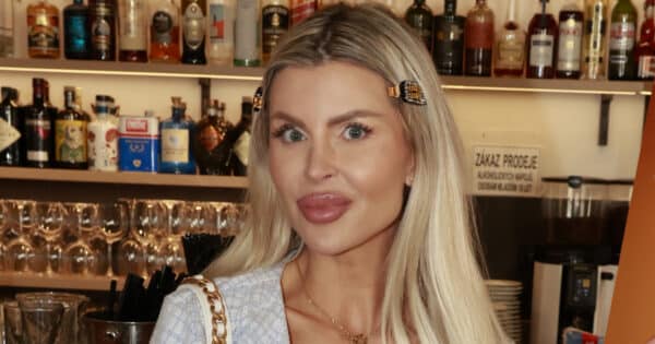 Rozchod s Vémolou ji nezlomil. Lela se odstěhovala, fotí v elegantních šatech a mluví o energii, která změnila vše