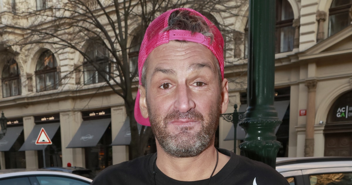 Kocián a Fenin se porvou v kleci a vsadili se o vlastní zdraví. Prohrát znamená jít se na tři měsíce léčit