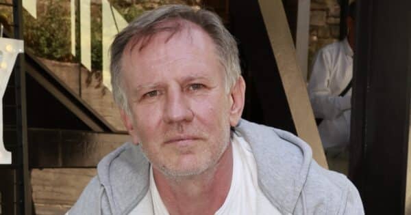 Matka se utopila v přehradě, babička zemřela krátce poté. Evžen z Ulice přišel o obě ženy, které ho vychovaly