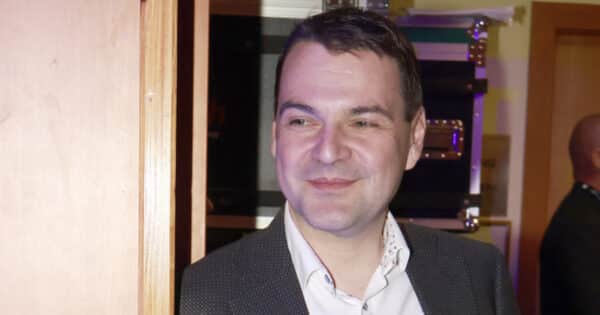 Paní Noro, vás bych na ministerstvu nezaměstnal. Macinka odpálil dotaz Fridrichové na kvalifikaci influencerů