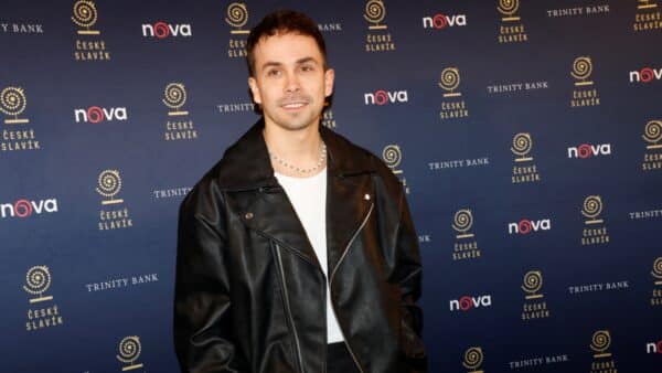 Byl 9 let s Kotkovou, teď hledá přes Instagram neznámou krásku z ulice. Petr Lexa prosí své sledující o pomoc