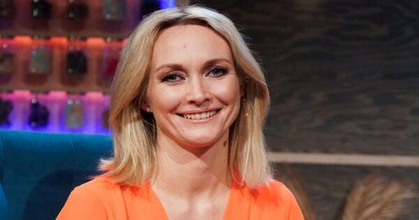 Zvenku vypadá jako malá chalupa, uvnitř může přespat až 14 lidí. Douděrová z Jak se staví sen ukázala roubenku u Českého ráje