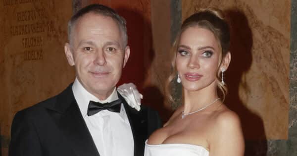 Verešová pózovala na svatbě vedle první ženy svého manžela. Jedna fotka říká víc než tisíc slov