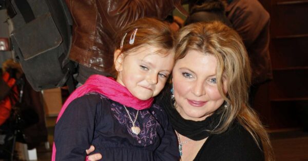 Tatínka ztratila ve třech letech, z Česka odešla na Slovensko. Dcera Petra Muka dnes studuje zpěv a sbírá taneční tituly