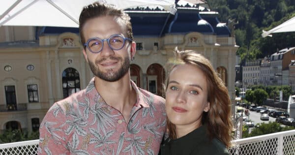 Před dětmi se hádáme i usmiřujeme, říká Matyáš Ramba. Tereza natáčela seriál, on zatím doma převzal její roli