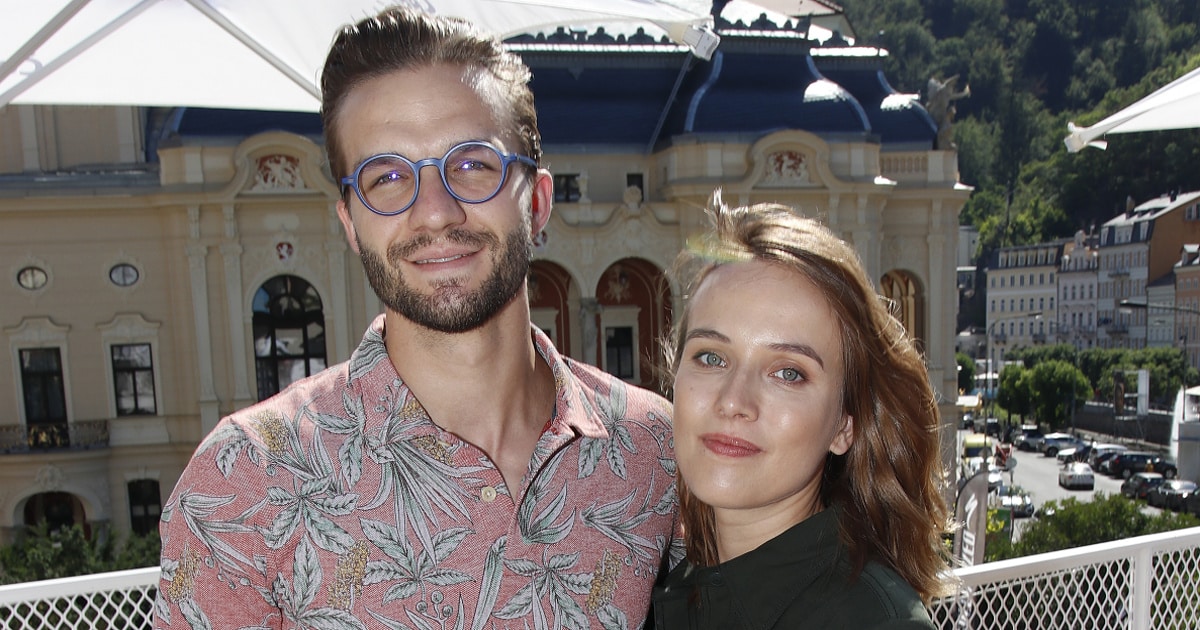 Před dětmi se hádáme i usmiřujeme, říká Matyáš Ramba. Tereza natáčela seriál, on zatím doma převzal její roli