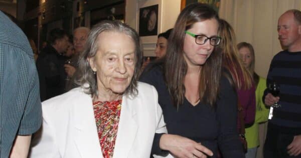 Kačer jezdil domů jen na víkendy, Divíšková zatím sama živila tři dcery. Jejich manželství vydrželo 60 let, konec byl krutý